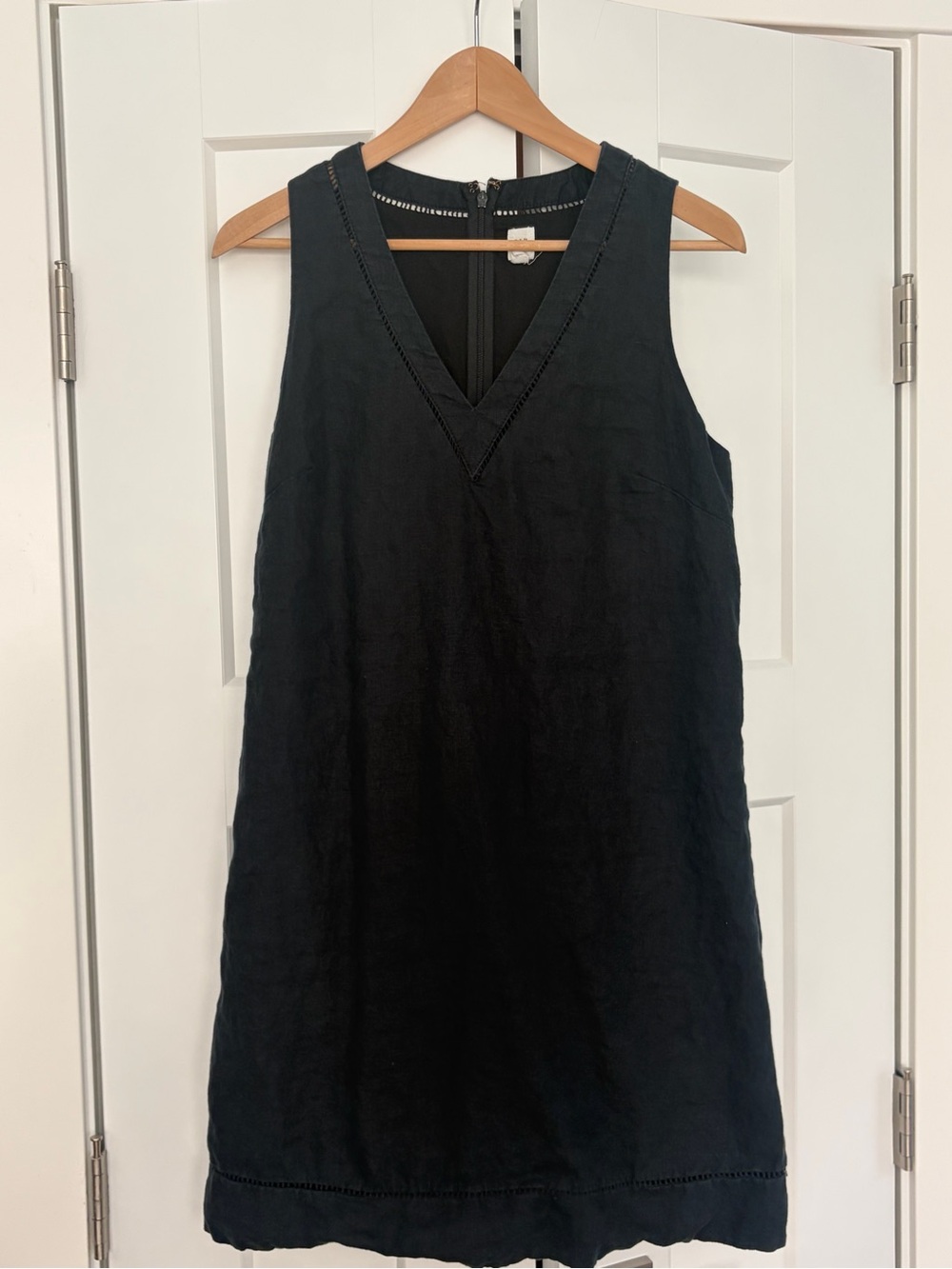 GAP Black V-Neck Sleeveless Linen Dress